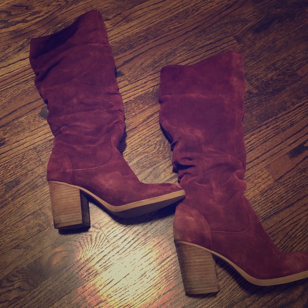 Burgundy loose calf heeled boots